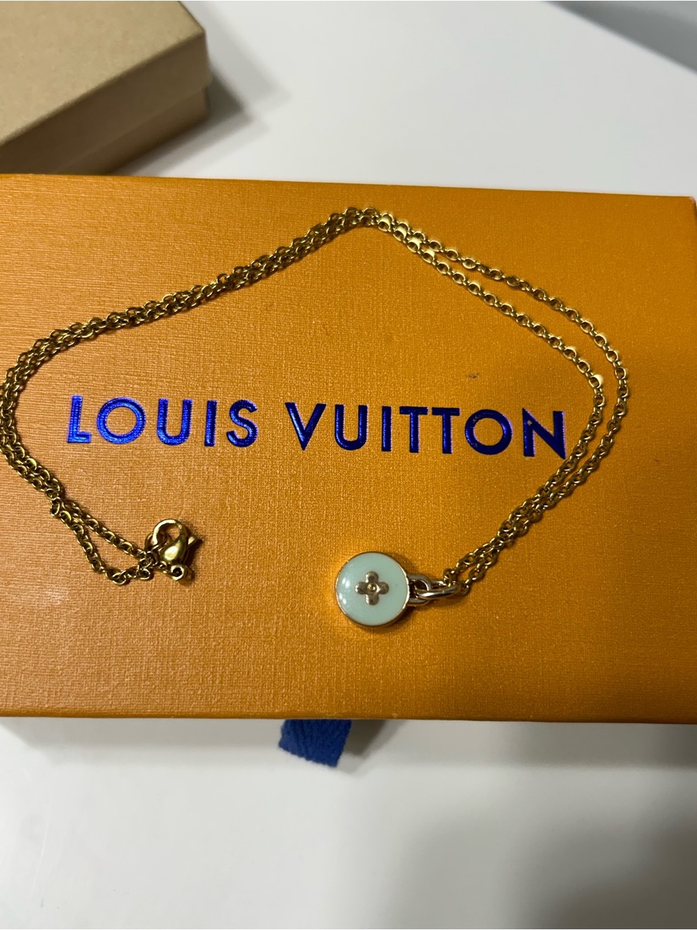 Lv charm necklace set - Picture 8 of 11
